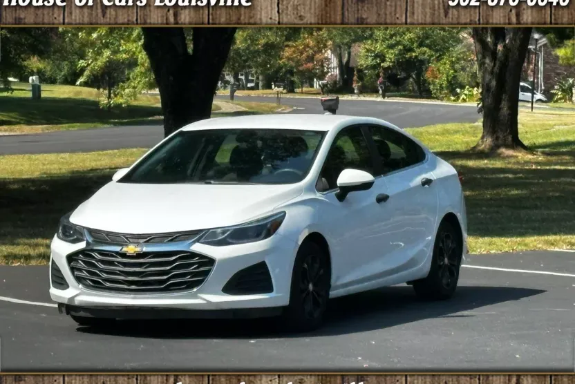 2019 Chevrolet Cruze LT photo 1