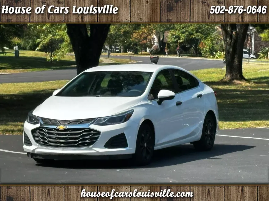 2019 Chevrolet Cruze LT photo 1