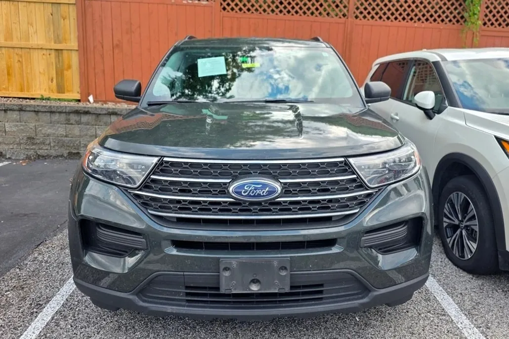 2022 Ford Explorer XLT photo 1