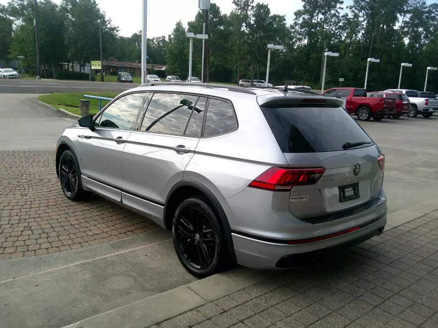 2022 Volkswagen Tiguan SE R-Line Black photo 1