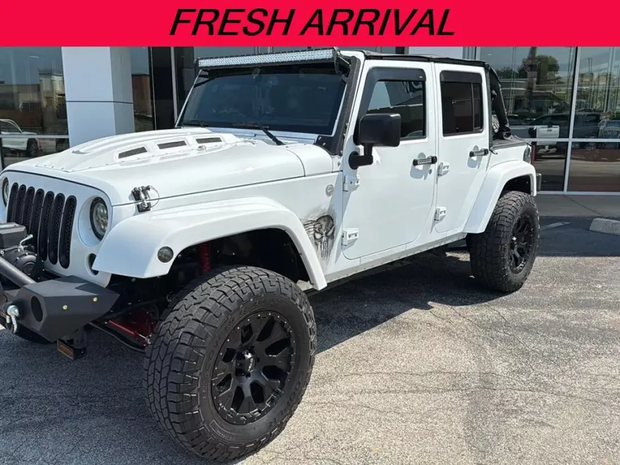 2016 Jeep Wrangler Unlimited Sahara photo 1
