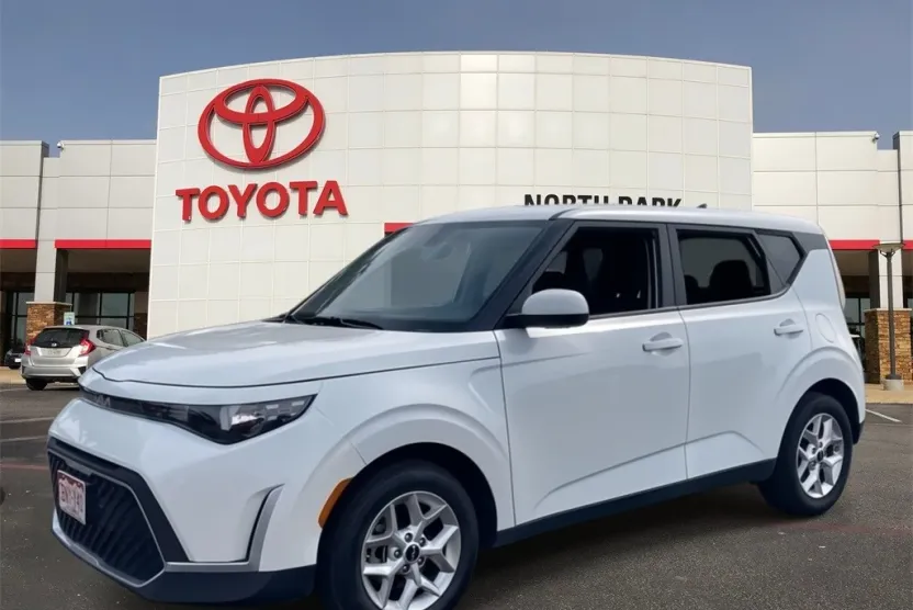 2024 Kia Soul LX photo 1