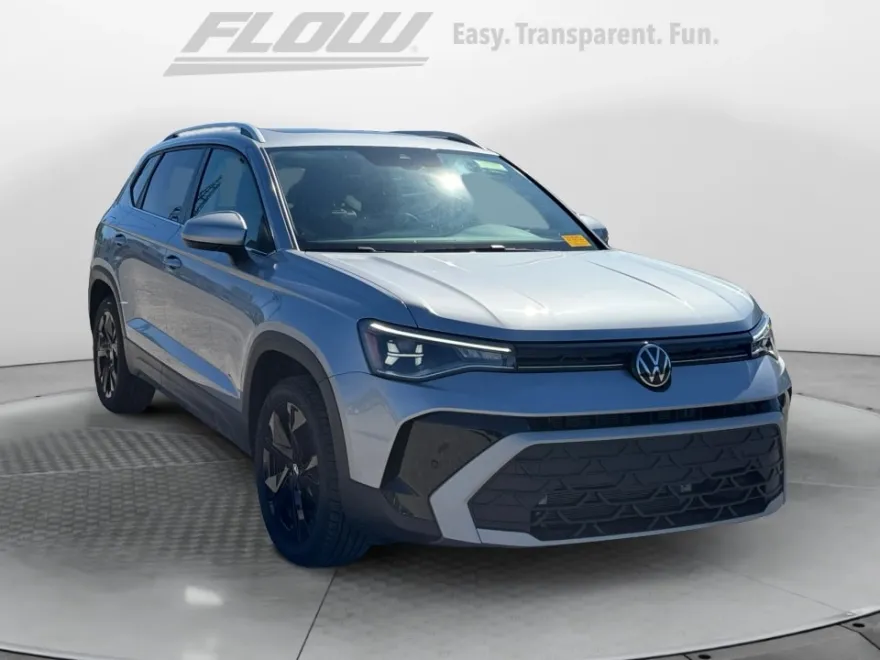 2025 Volkswagen Taos SE photo 1
