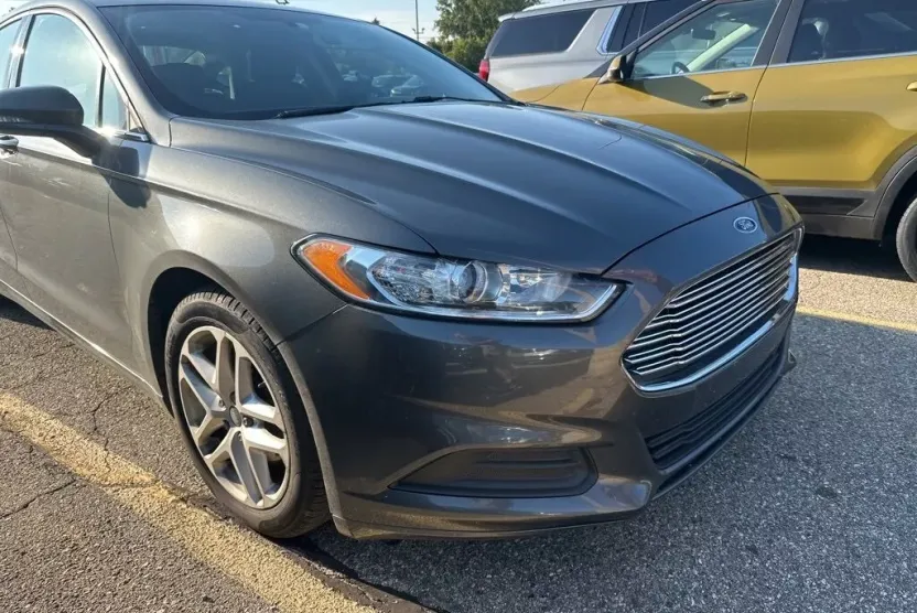 2016 Ford Fusion SE photo 1