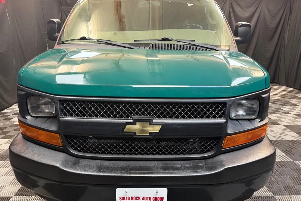 2017 Chevrolet Express 3500 Cargo photo 1
