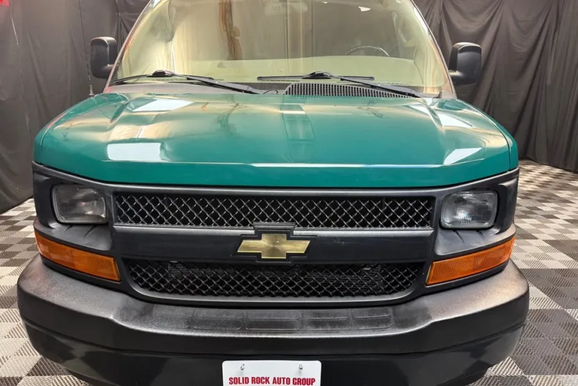 2017 Chevrolet Express 3500 Cargo photo 1