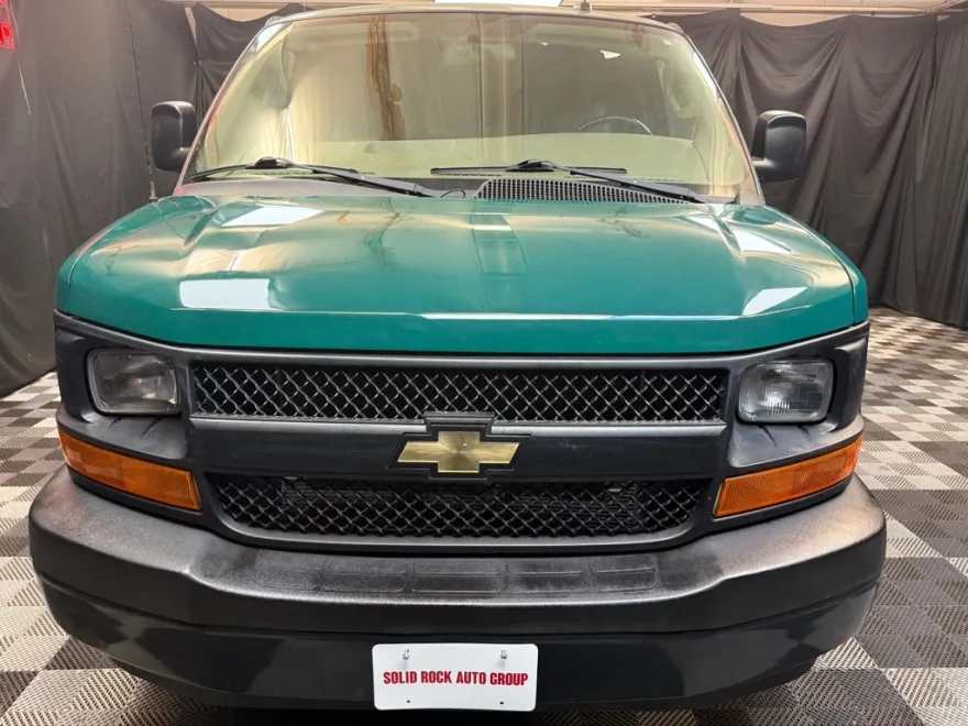 2017 Chevrolet Express 3500 Cargo photo 1