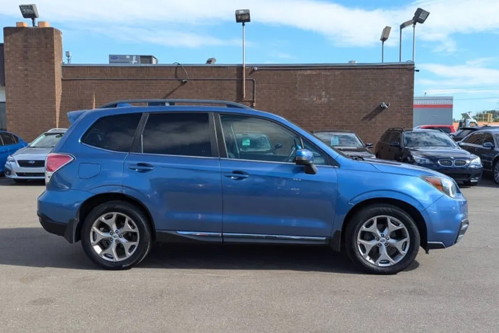 2017 Subaru Forester Touring photo 1
