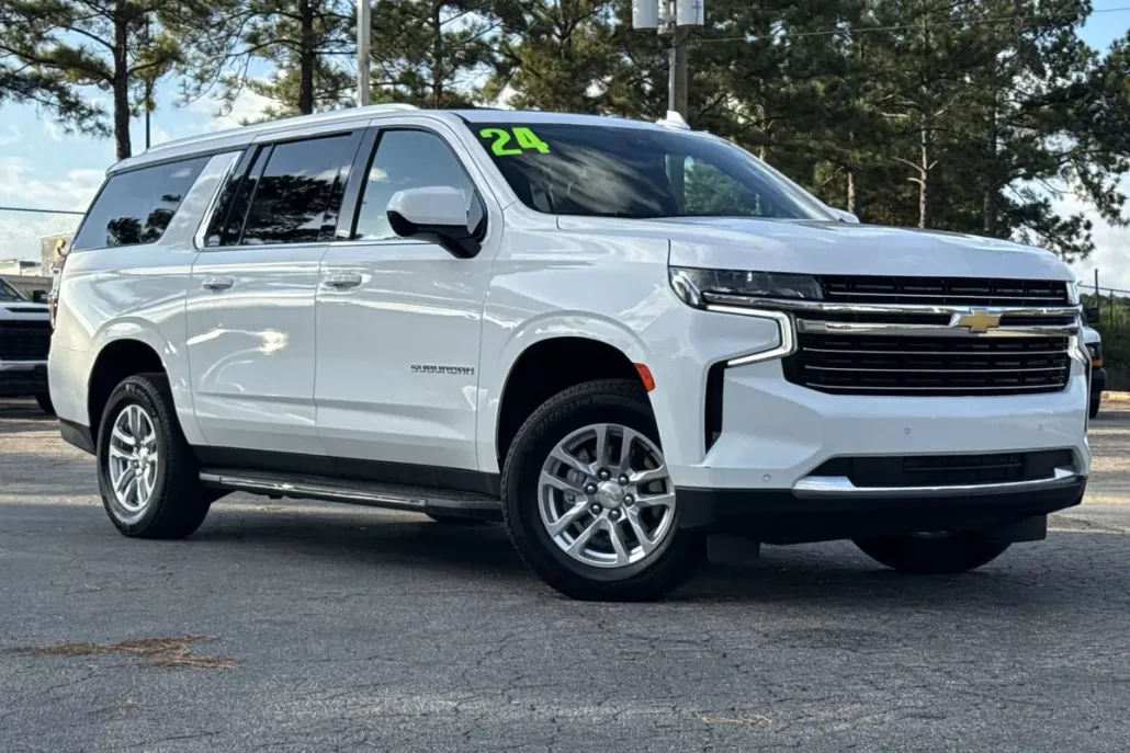 2024 Chevrolet Suburban LT photo 1