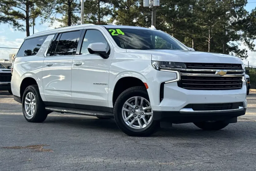 2024 Chevrolet Suburban LT photo 1