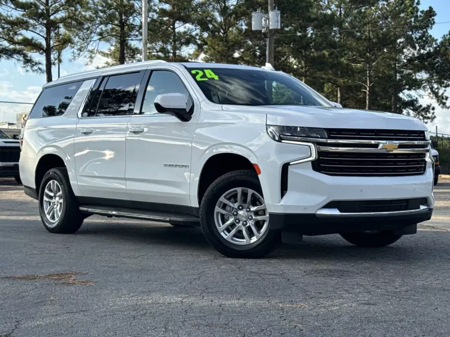 2024 Chevrolet Suburban LT photo 1