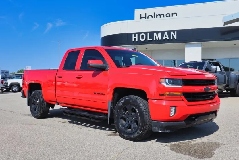 2018 Chevrolet Silverado 1500 LT photo 1