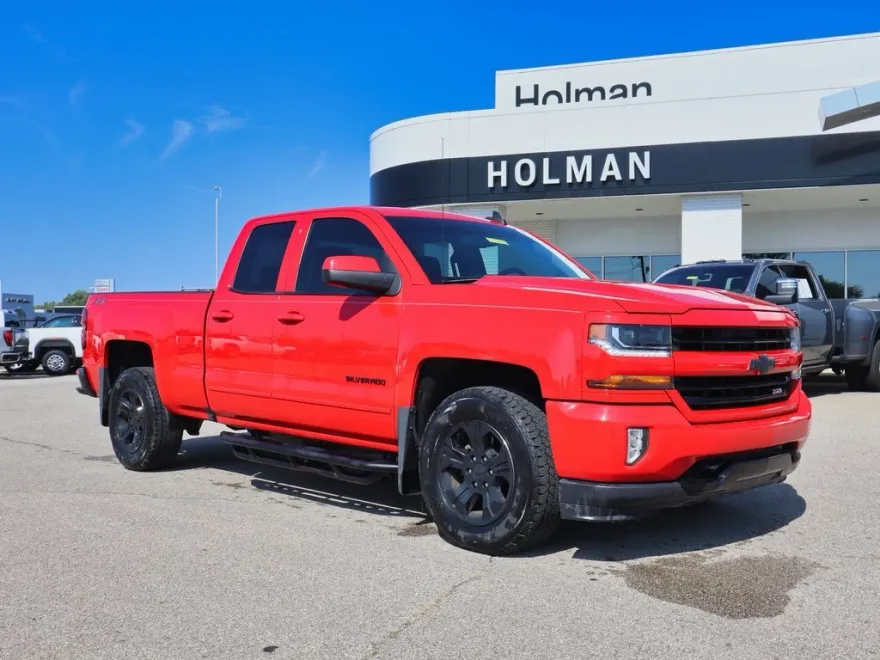 2018 Chevrolet Silverado 1500 LT photo 1