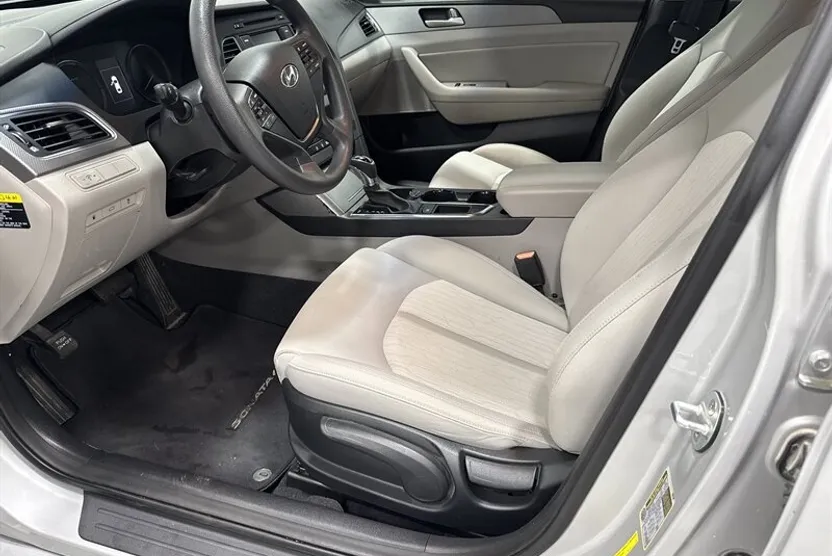 2016 Hyundai Sonata Hybrid SE photo 1