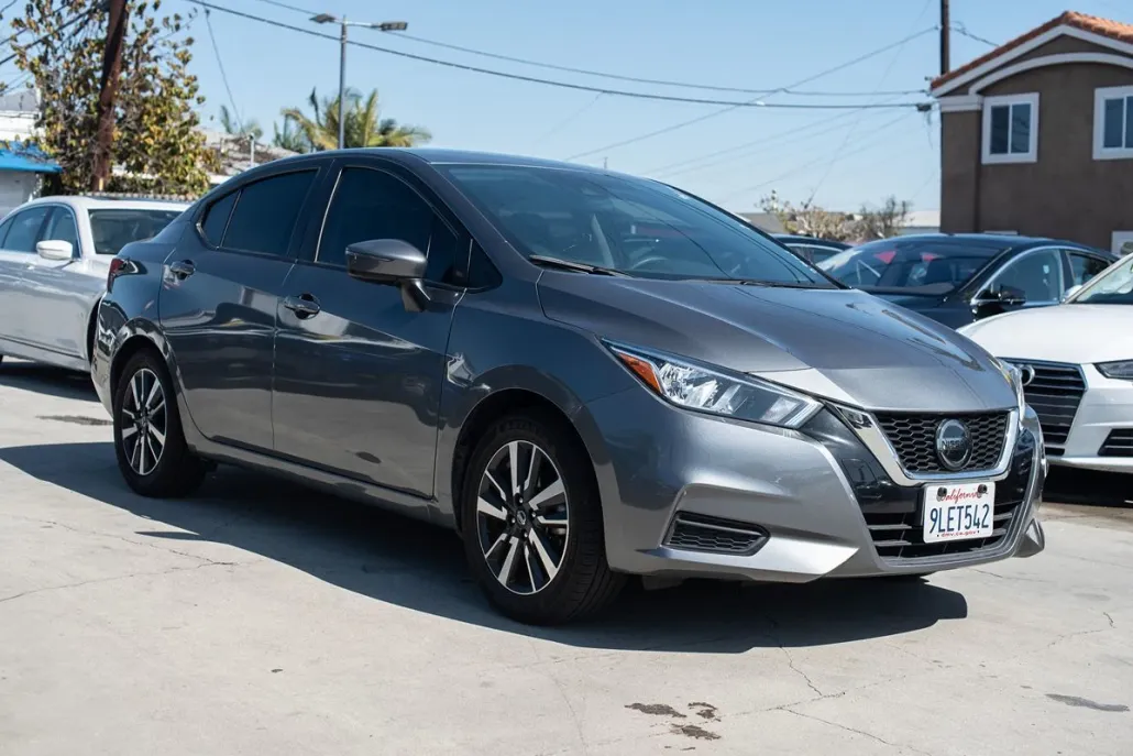 2021 Nissan Versa SV photo 1