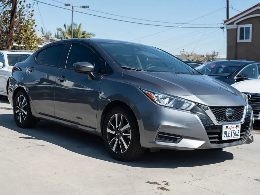 2021 Nissan Versa SV photo 1