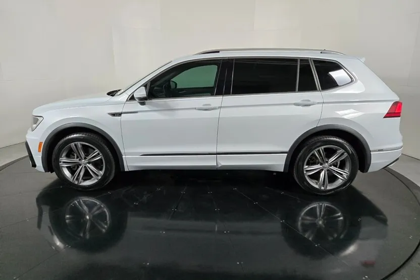 2019 Volkswagen Tiguan SEL R-Line photo 1