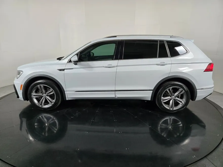 2019 Volkswagen Tiguan SEL R-Line photo 1