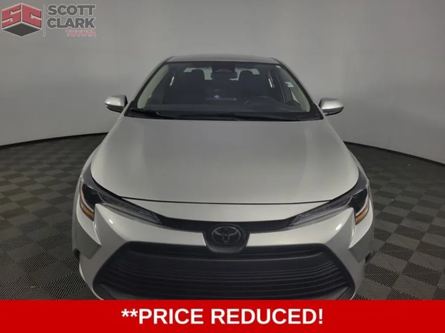 2023 Toyota Corolla LE photo 1