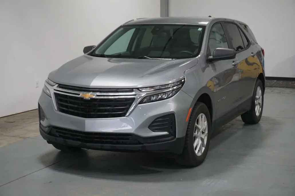 2023 Chevrolet Equinox LS photo 1