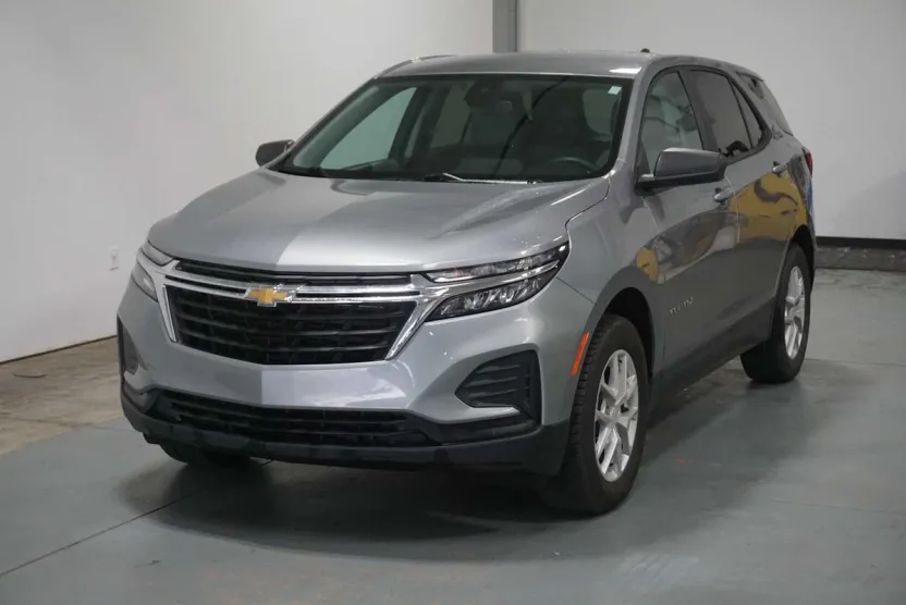 2023 Chevrolet Equinox LS photo 1