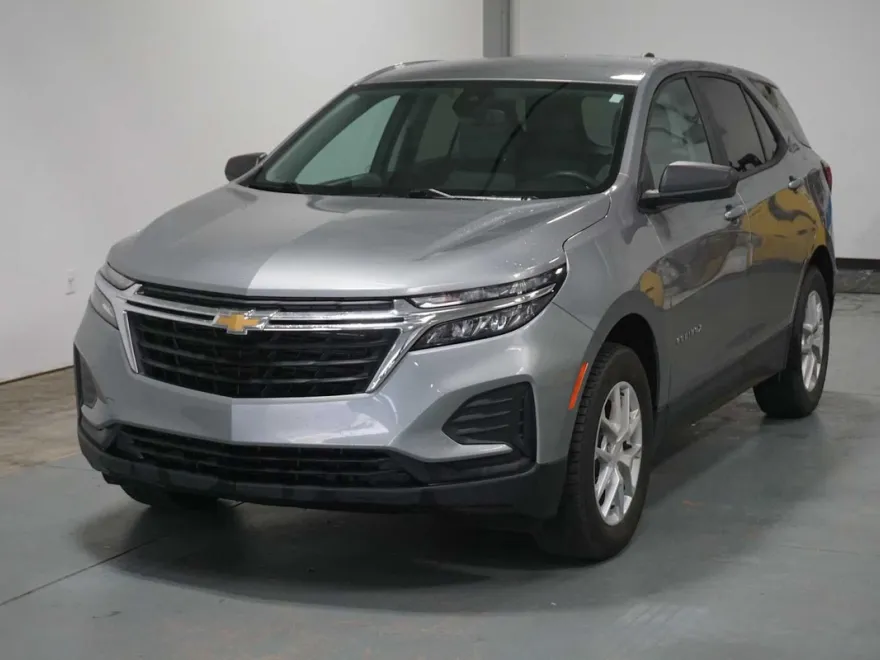 2023 Chevrolet Equinox LS photo 1