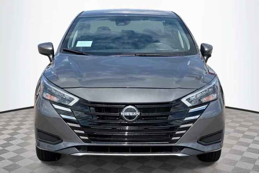 2025 Nissan Versa 1.6 SV photo 1