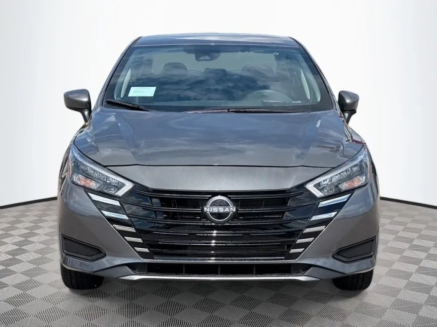 2025 Nissan Versa 1.6 SV photo 1