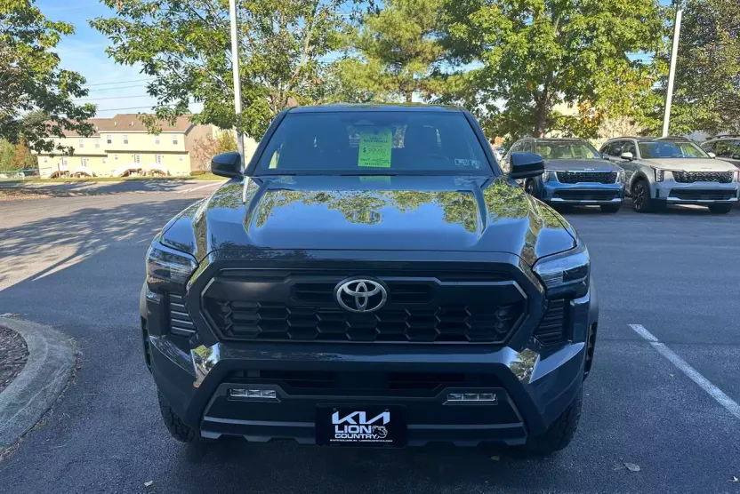 2025 Toyota Tacoma TRD photo 1