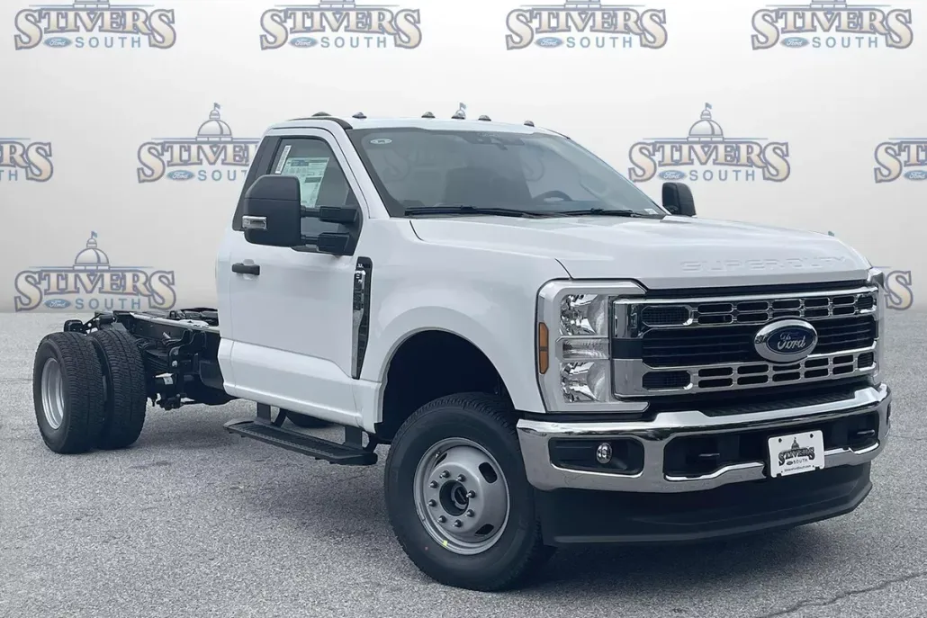 2025 Ford F-350 XL photo 1