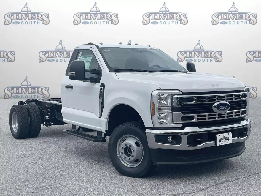 2025 Ford F-350 XL photo 1