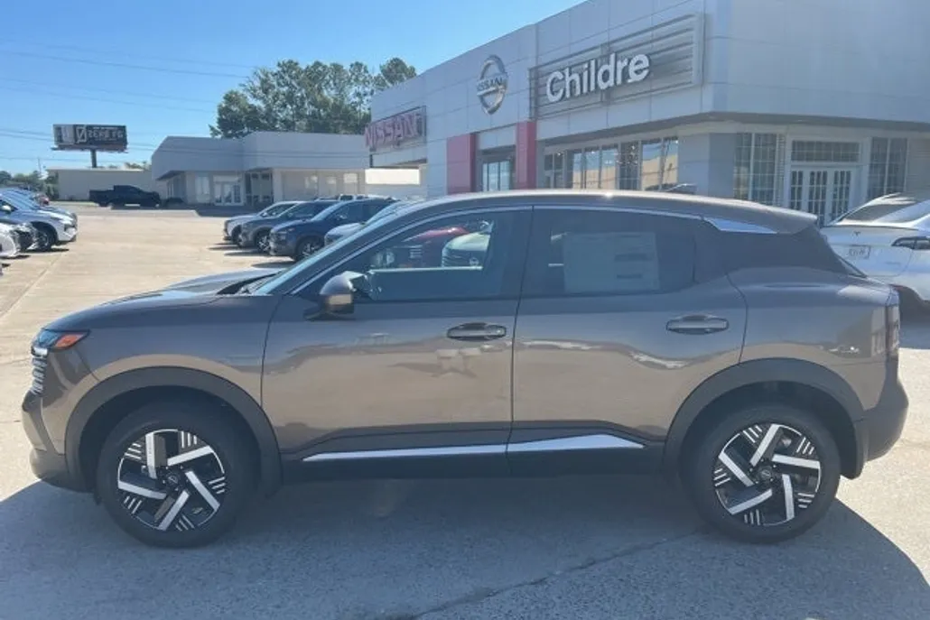 2025 Nissan Kicks SV photo 1
