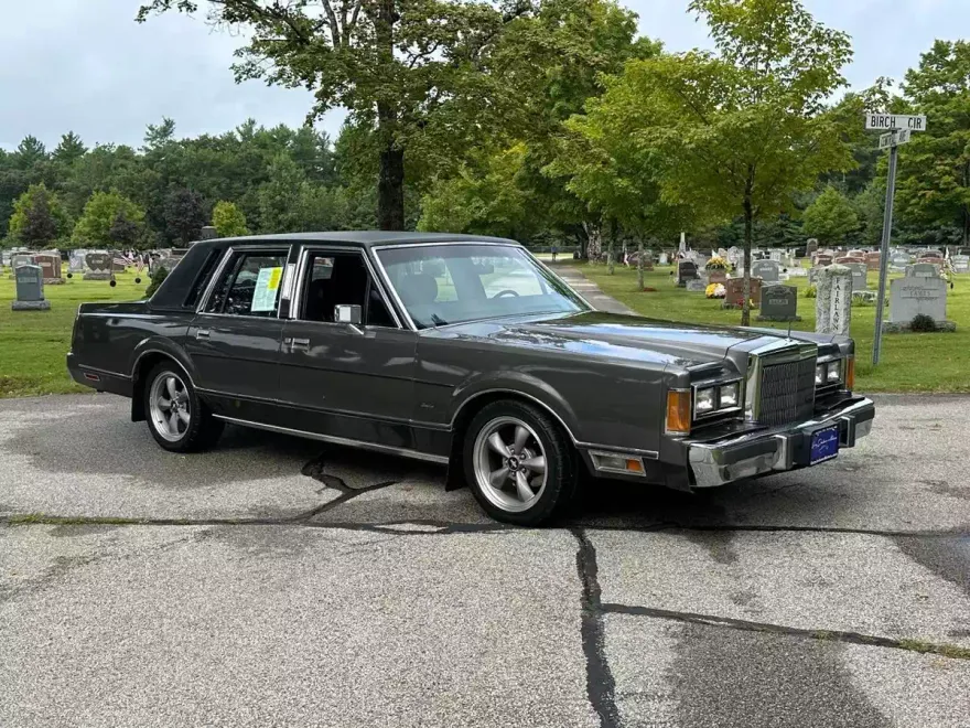 1989 Lincoln Town Car Executive photo 1