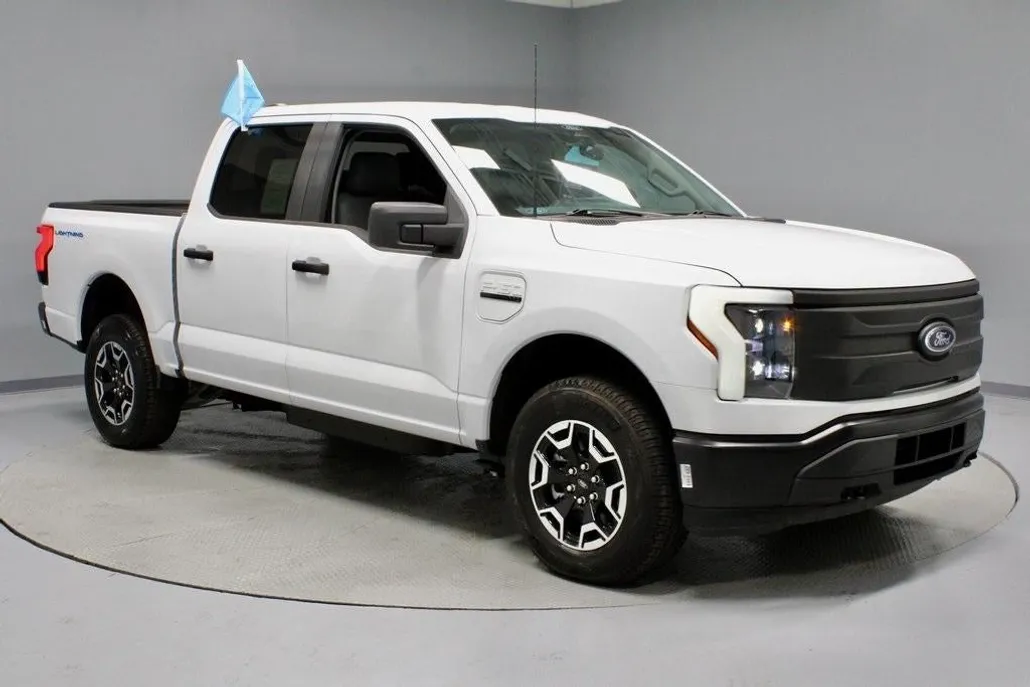 2022 Ford F-150 Lightning photo 1