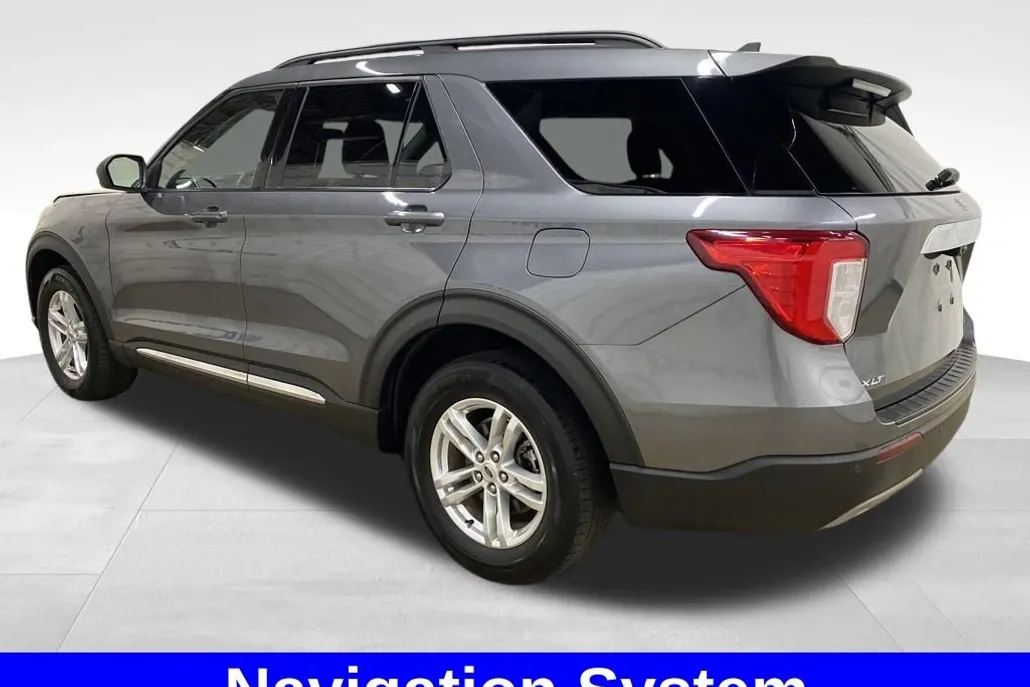 2022 Ford Explorer XLT photo 1