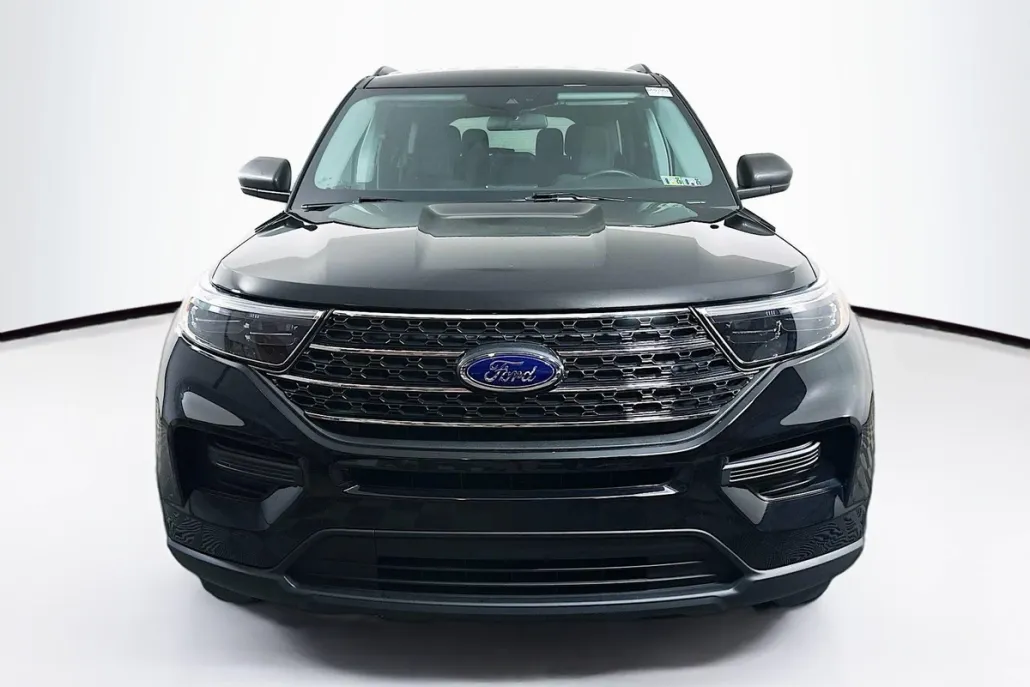 2023 Ford Explorer XLT photo 1