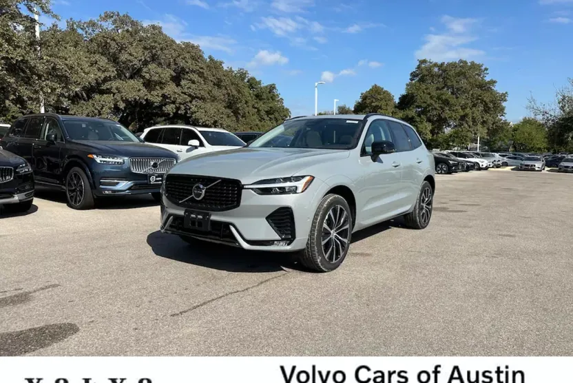 2025 Volvo XC60 Plus B5 photo 1