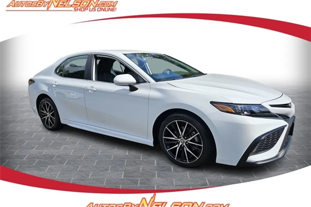 2024 Toyota Camry SE photo 1