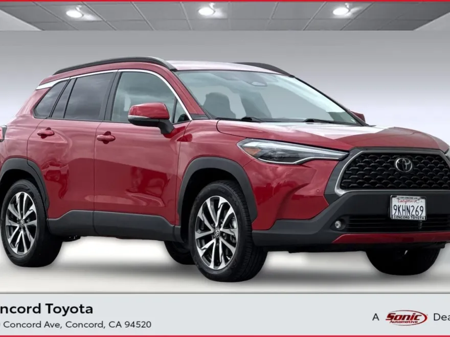 2024 Toyota Corolla Cross XLE photo 1