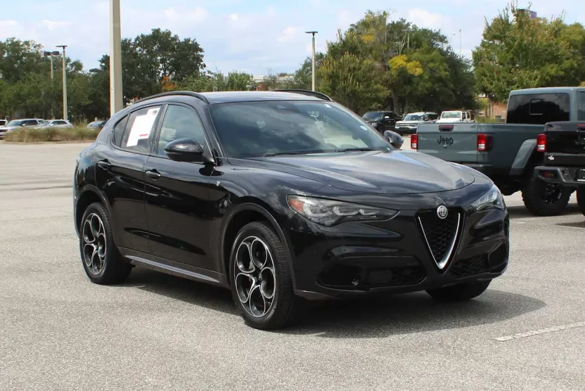 2024 Alfa Romeo Stelvio Ti photo 1