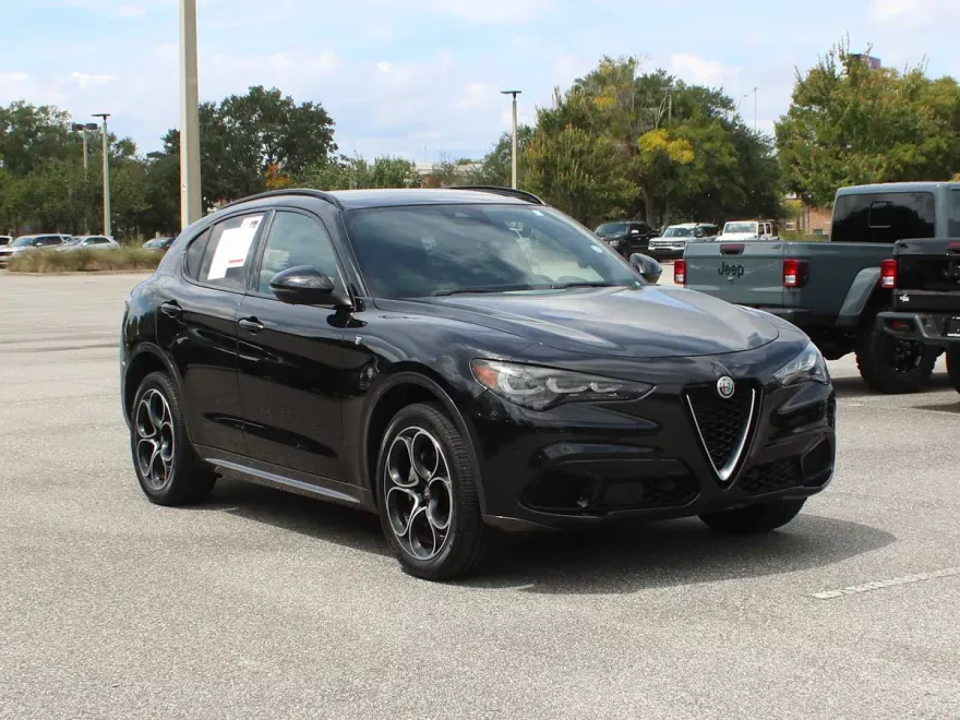 2024 Alfa Romeo Stelvio Ti photo 1
