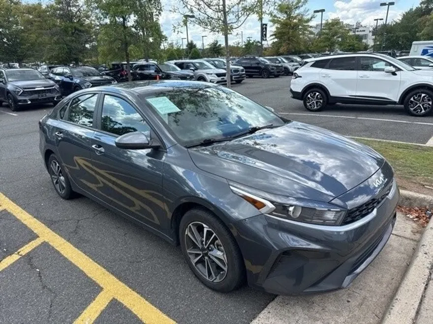 2023 Kia Forte LXS photo 1