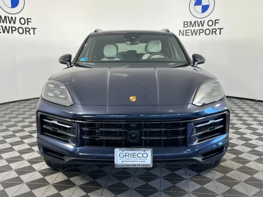 2024 Porsche Cayenne Base photo 1