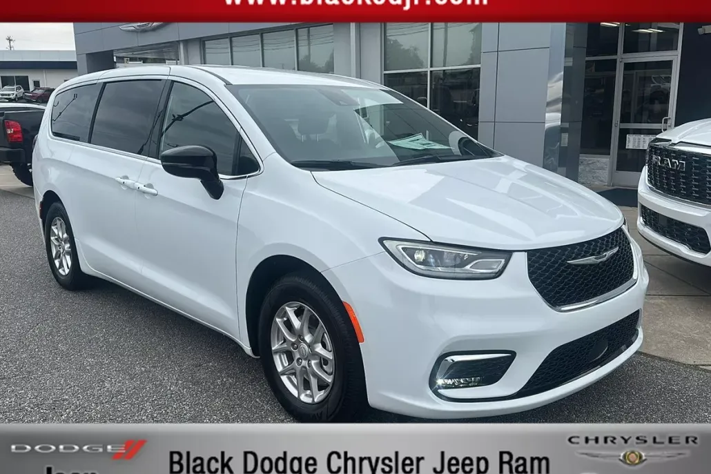 2026 Chrysler Pacifica photo 1