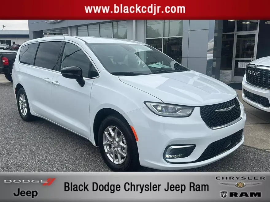 2026 Chrysler Pacifica photo 1
