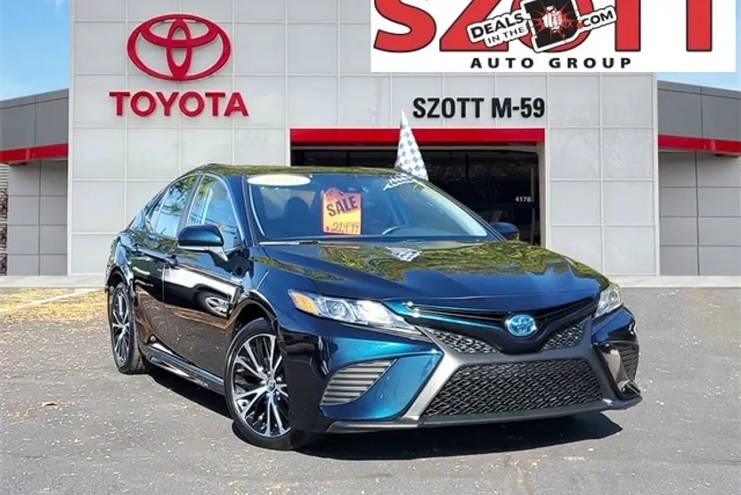 2020 Toyota Camry Hybrid SE photo 1