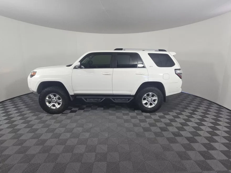 2020 Toyota 4Runner SR5 Premium photo 1