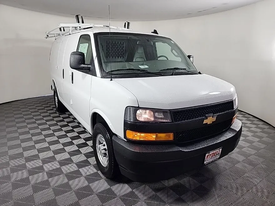 2025 Chevrolet Express Cargo 3500 photo 1