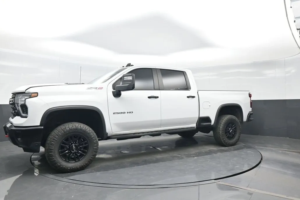 2024 Chevrolet Silverado 2500HD ZR2 photo 1