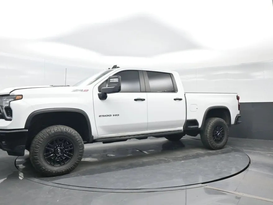 2024 Chevrolet Silverado 2500HD ZR2 photo 1